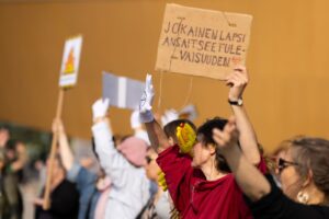 Nuorten ilmastohuoli ei katoa vaikenemalla